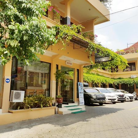 Gloria Amanda Hotel Yogyakarta Exterior photo