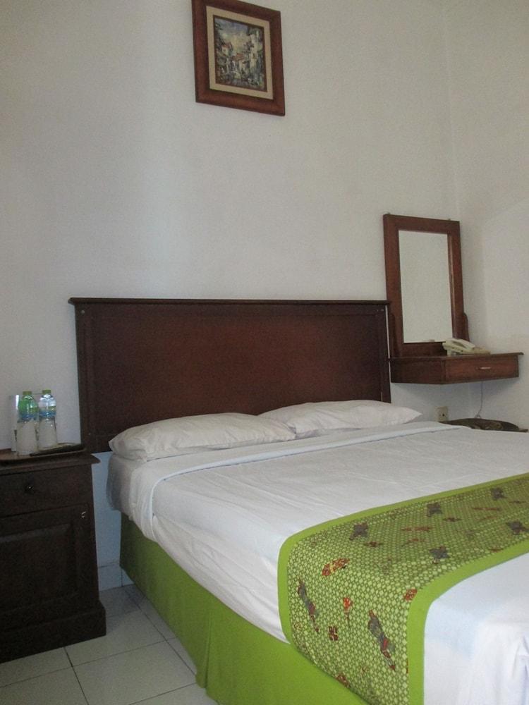 Gloria Amanda Hotel Yogyakarta Exterior photo