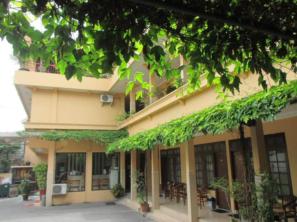 Gloria Amanda Hotel Yogyakarta Exterior photo