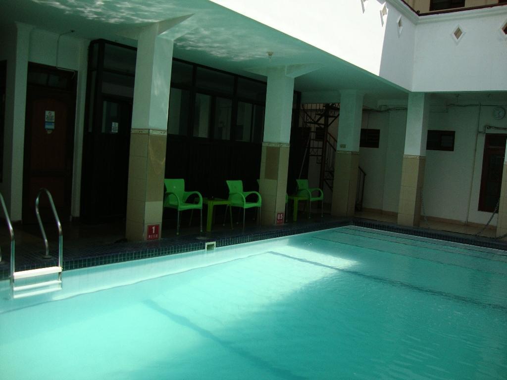 Gloria Amanda Hotel Yogyakarta Exterior photo