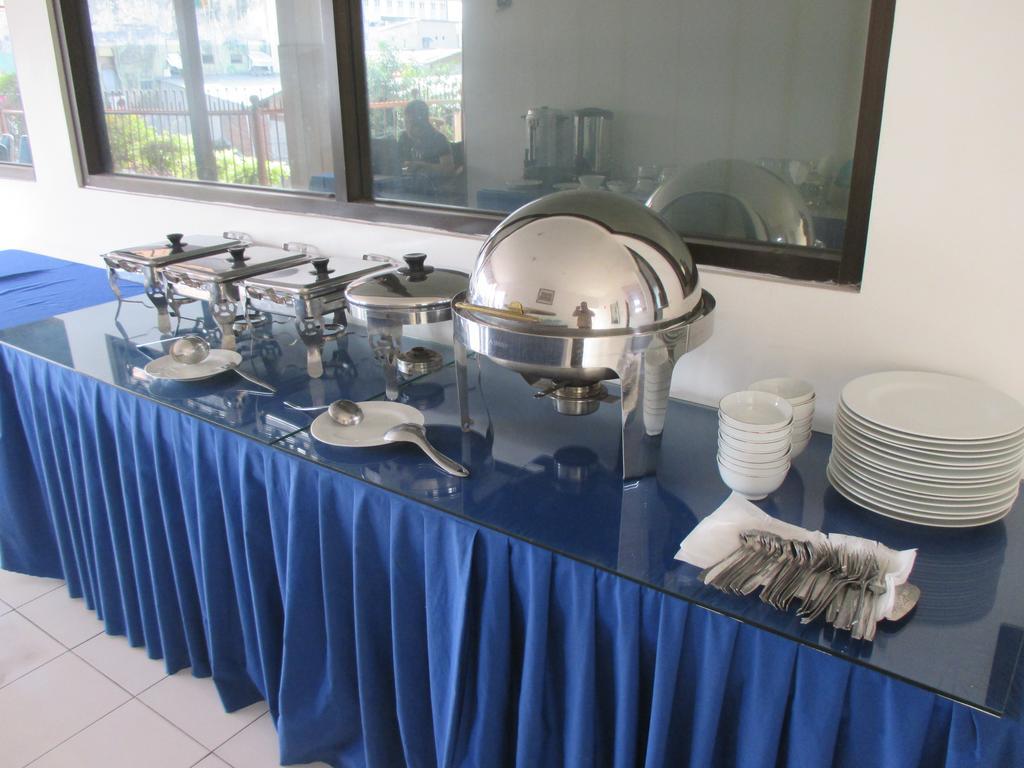 Gloria Amanda Hotel Yogyakarta Exterior photo