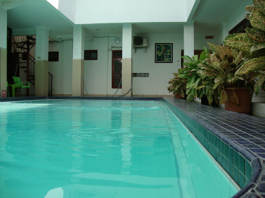 Gloria Amanda Hotel Yogyakarta Exterior photo