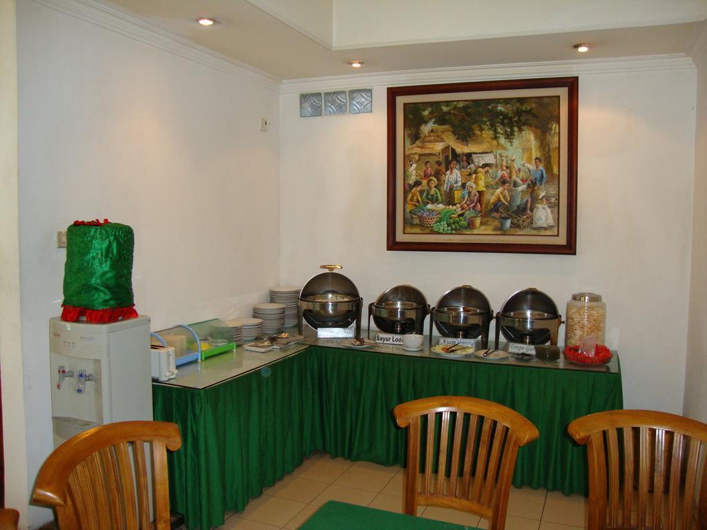 Gloria Amanda Hotel Yogyakarta Exterior photo