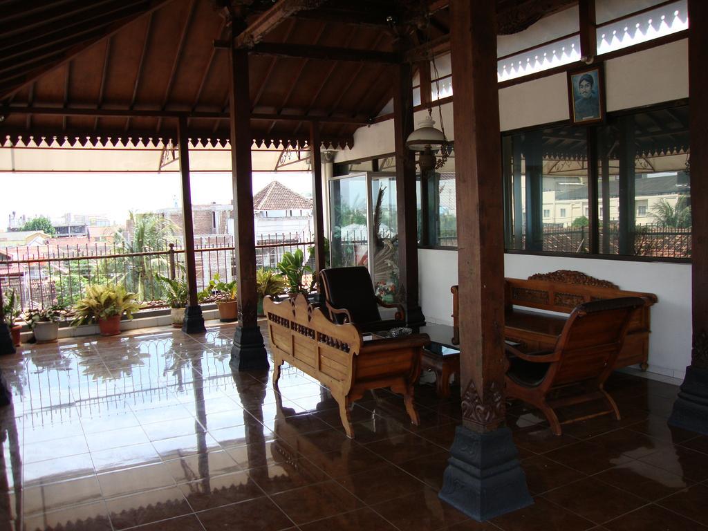 Gloria Amanda Hotel Yogyakarta Exterior photo