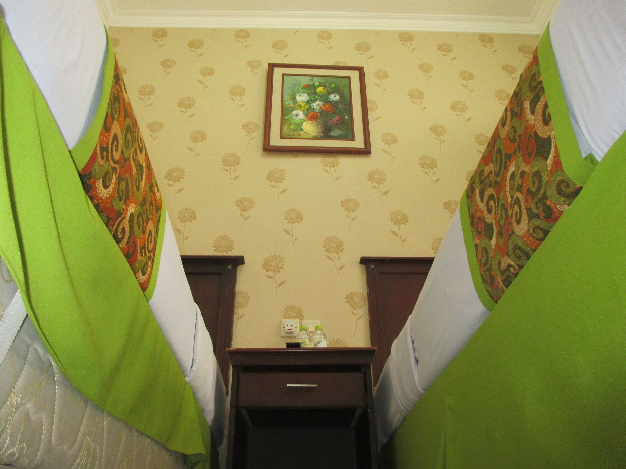 Gloria Amanda Hotel Yogyakarta Exterior photo