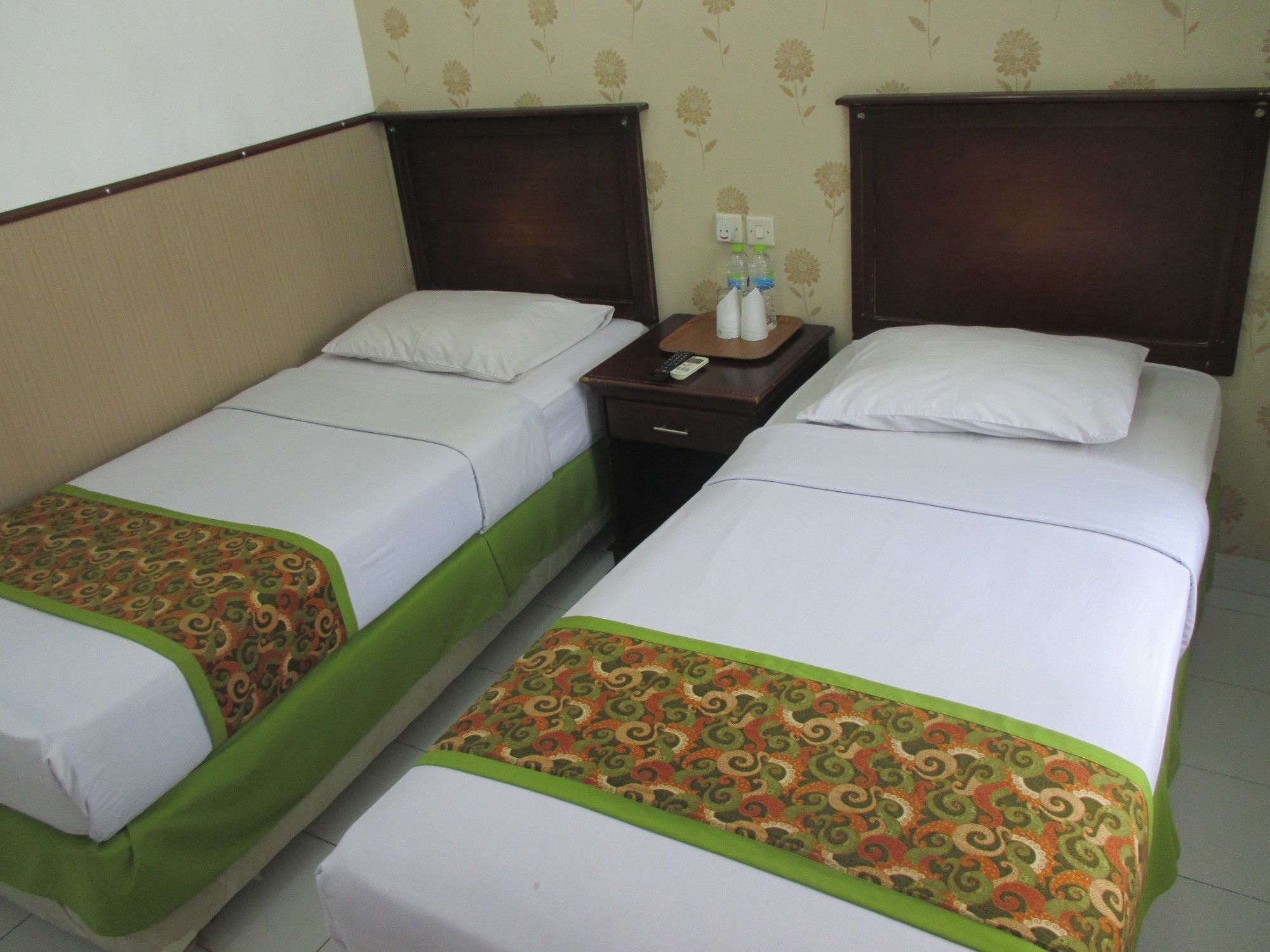 Gloria Amanda Hotel Yogyakarta Exterior photo