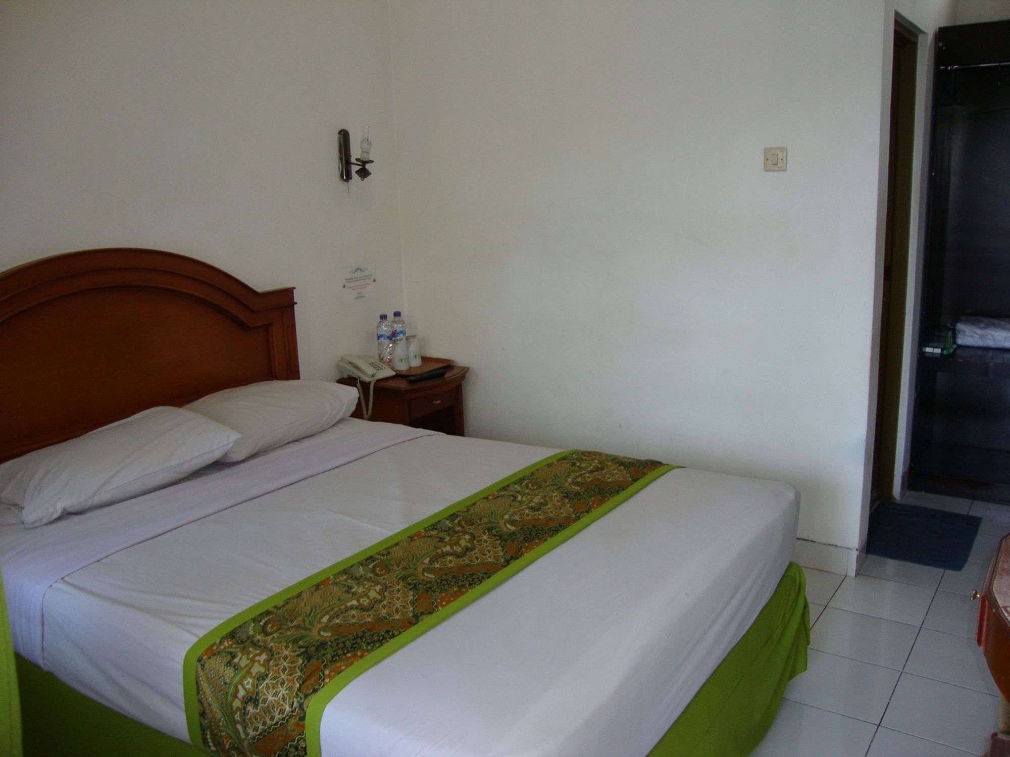 Gloria Amanda Hotel Yogyakarta Exterior photo