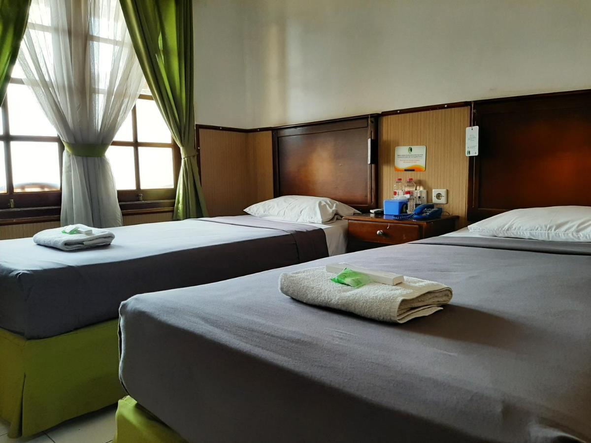 Gloria Amanda Hotel Yogyakarta Exterior photo