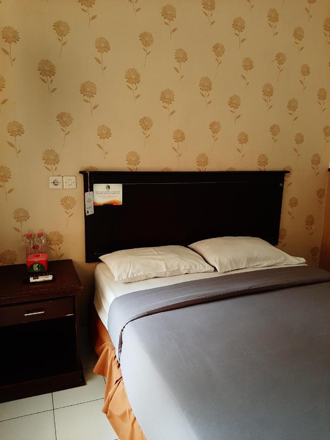Gloria Amanda Hotel Yogyakarta Exterior photo