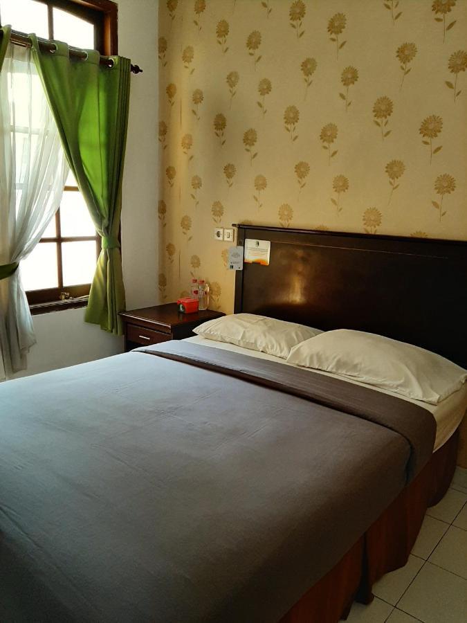 Gloria Amanda Hotel Yogyakarta Exterior photo